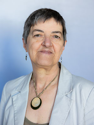 Head and Shoulder photo of Lynn Denham