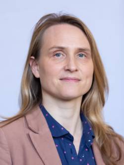 Head and Shoulder portrait photo of Sian Stroud