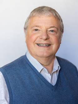 Head and shoulder photo of Alan Amos