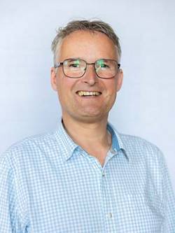 Head and shoulder profile photo of Louis Stephen